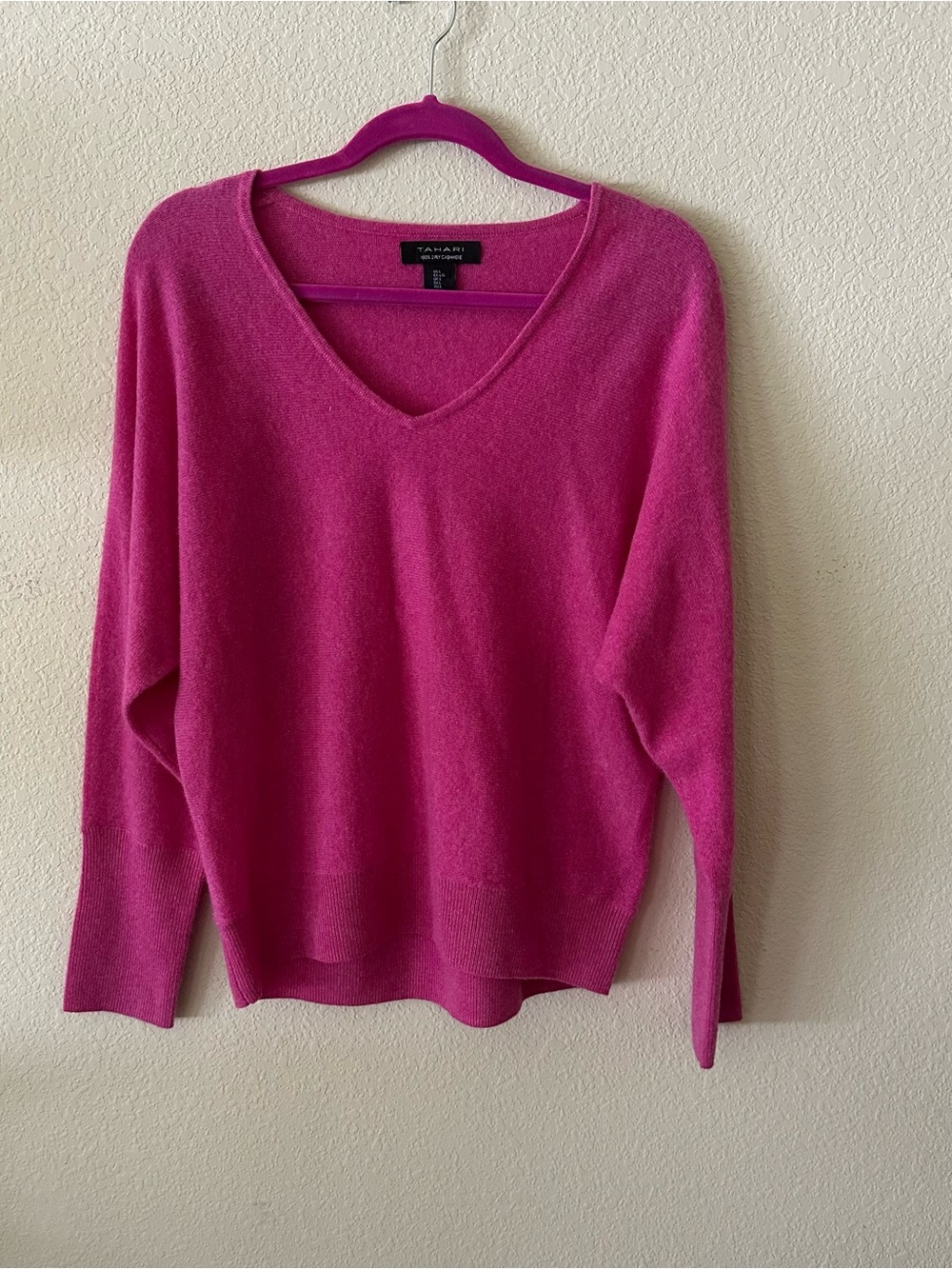 Tahari Bright Pink V-Neck 100% Cashmere Sweater size Large